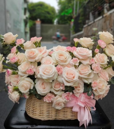 Giỏ Hoa Chúc Mừng - Giỏ Hoa Tươi HCM-8701