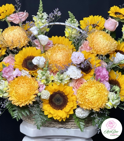 Giỏ Hoa Chúc Mừng - Giỏ Hoa Tươi HCM-072