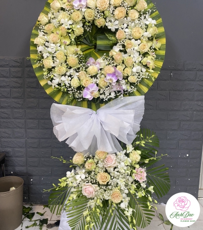 Kệ Hoa Tươi Chia Buồn Hiện Đại - Vòng Hoa CB-222