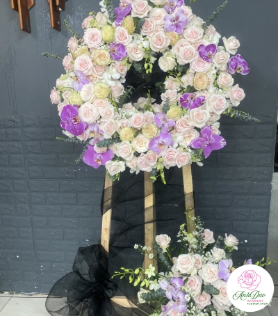 Kệ Hoa Tươi Chia Buồn - Vòng Hoa CB-003