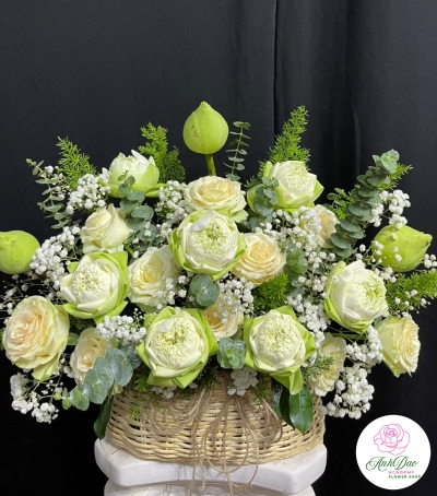 Giỏ Hoa Sen Phối Hoa Hồng Chúc Mừng
