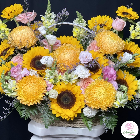 Giỏ Hoa Chúc Mừng - Giỏ Hoa Tươi HCM-072