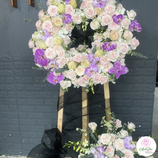 Kệ Hoa Tươi Chia Buồn - Vòng Hoa CB-003