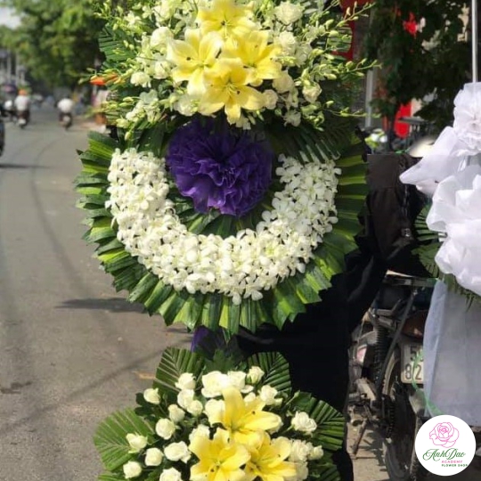 Hoa Tươi Chia Buồn - Kệ Hoa Đẹp HCB-1240