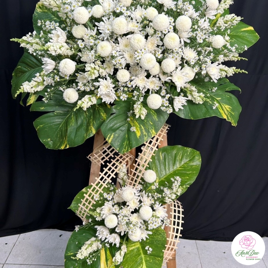 KỆ HOA TƯƠI CHIA BUỒN - HOA C0S03