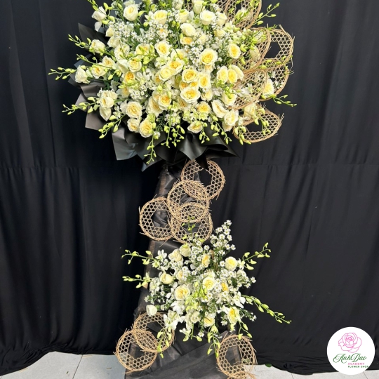 Kệ Hoa Tươi Chia Buồn Hiện Đại - Hoa CB-S22