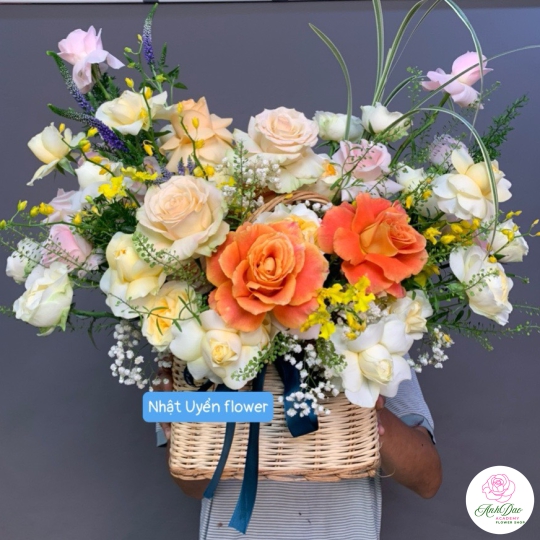 Giỏ Hoa Tươi Chúc Mừng - 02