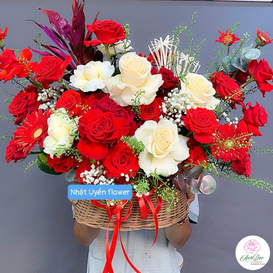 Giỏ Hoa Tươi Chúc Mừng - 03